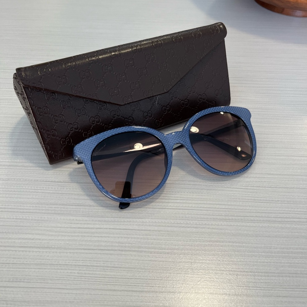 GUCCI Women’s Sunglasses - Picture 2 of 8